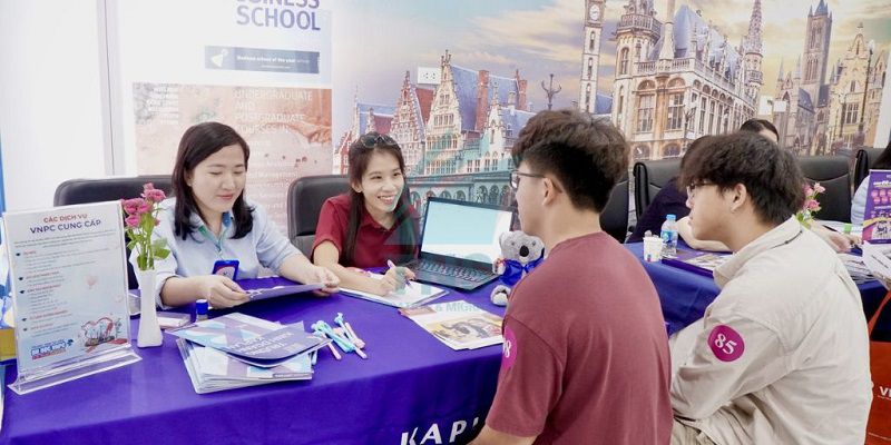 Vai trò của trung tâm tư vấn trong việc định hướng ngành nghề